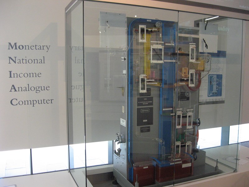 Moniac hydraulic computer
