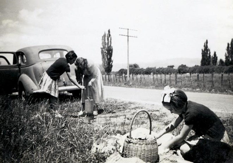 Thermette — Firing up the thermette, 1953