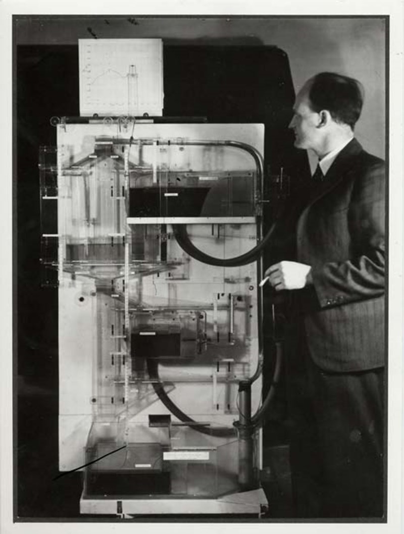 Moniac hydraulic computer — gallery image